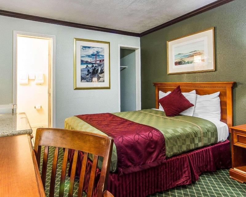Sycamore Inn Chico image