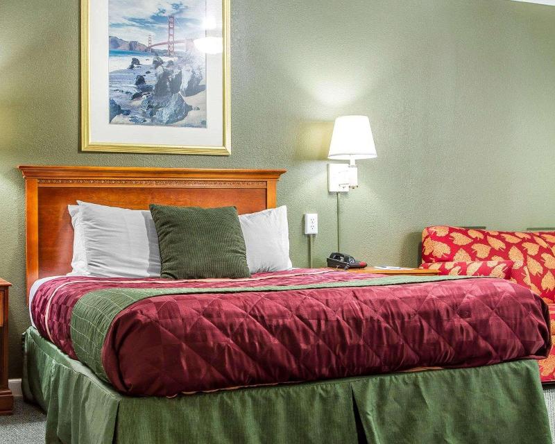 Sycamore Inn Chico image
