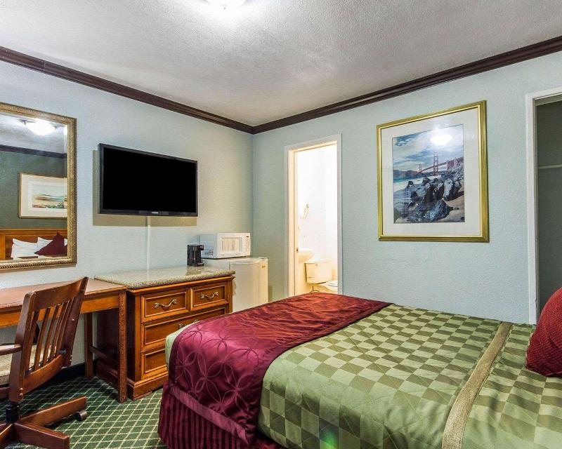 Sycamore Inn Chico image