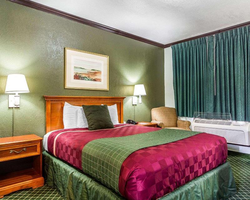 Sycamore Inn Chico image