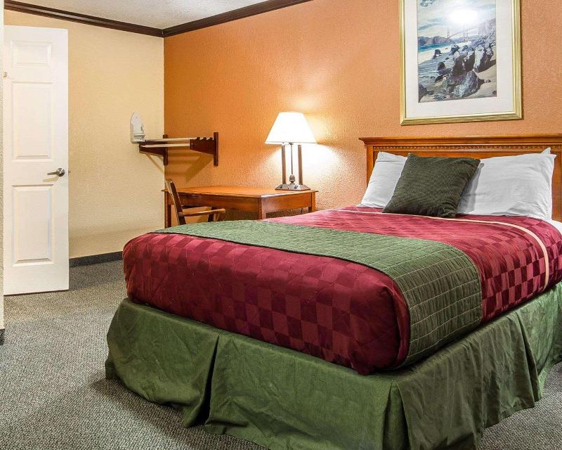 Sycamore Inn Chico image