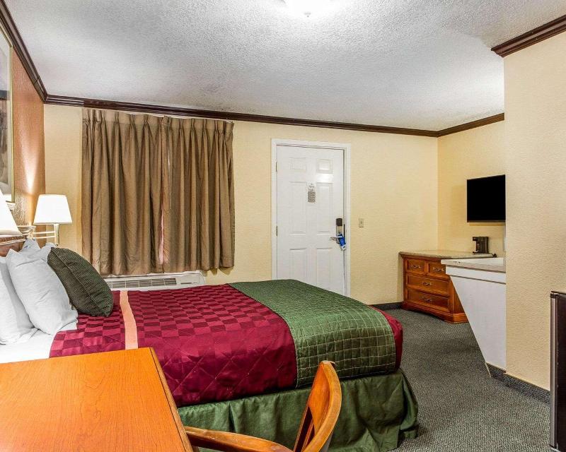 Sycamore Inn Chico image