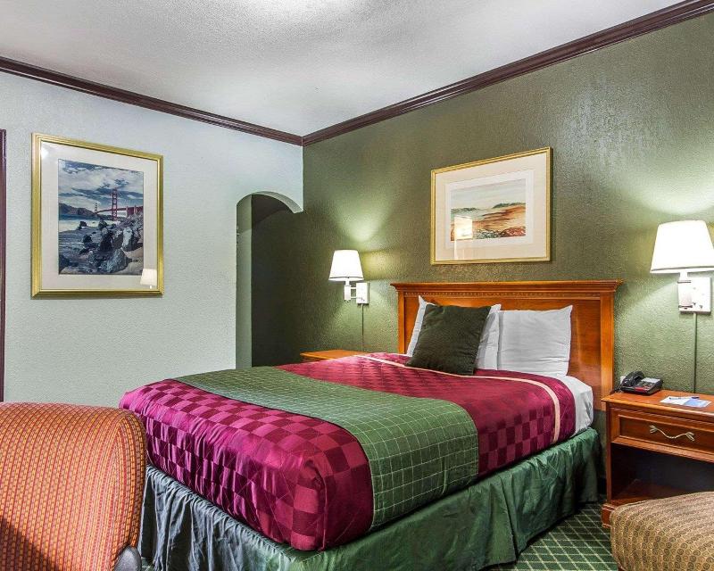Sycamore Inn Chico image