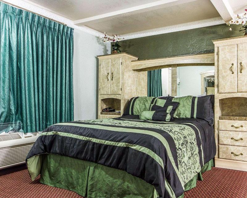 Sycamore Inn Chico image