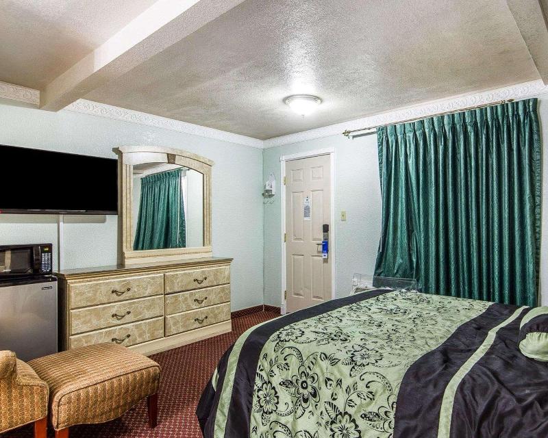 Sycamore Inn Chico image