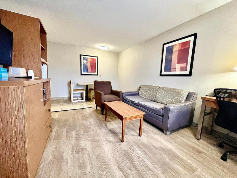 Days Inn & Suites by Wyndham Arlington Near Six Fl image