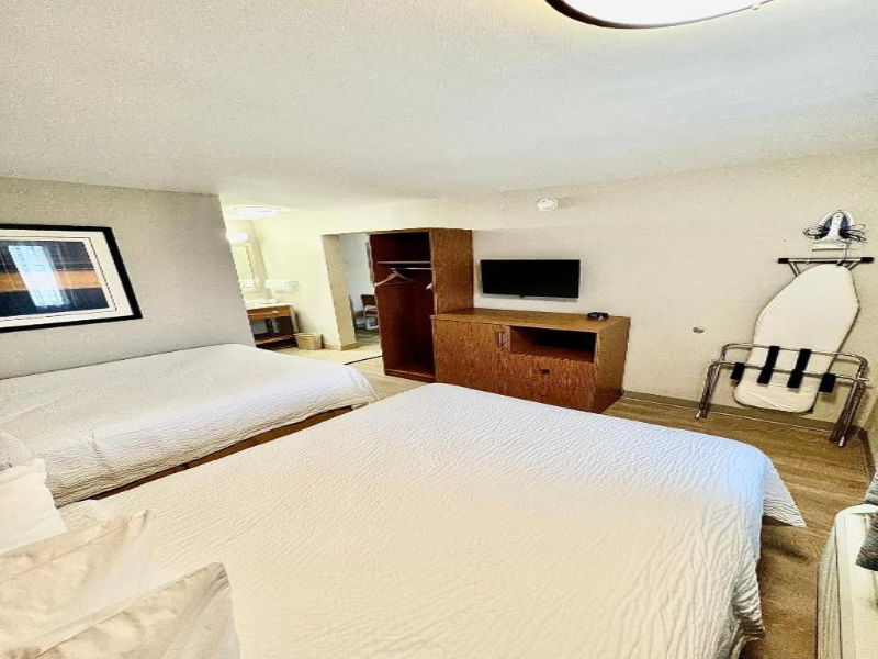 Days Inn & Suites by Wyndham Arlington Near Six Fl image