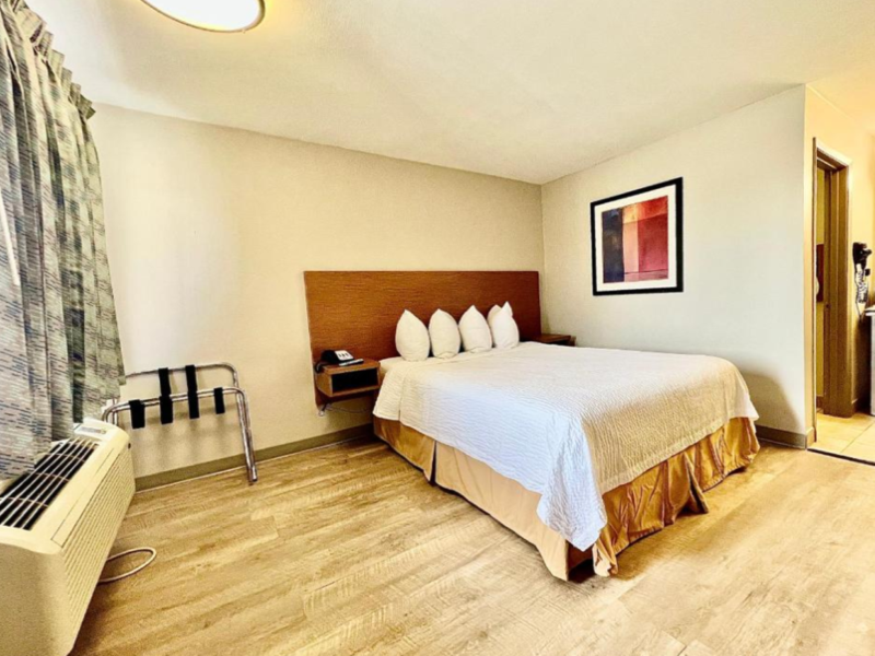 Days Inn & Suites by Wyndham Arlington Near Six Fl image