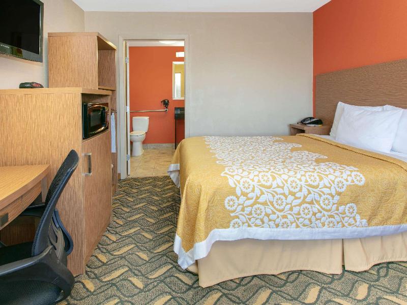 Days Inn & Suites by Wyndham Arlington Near Six Fl image