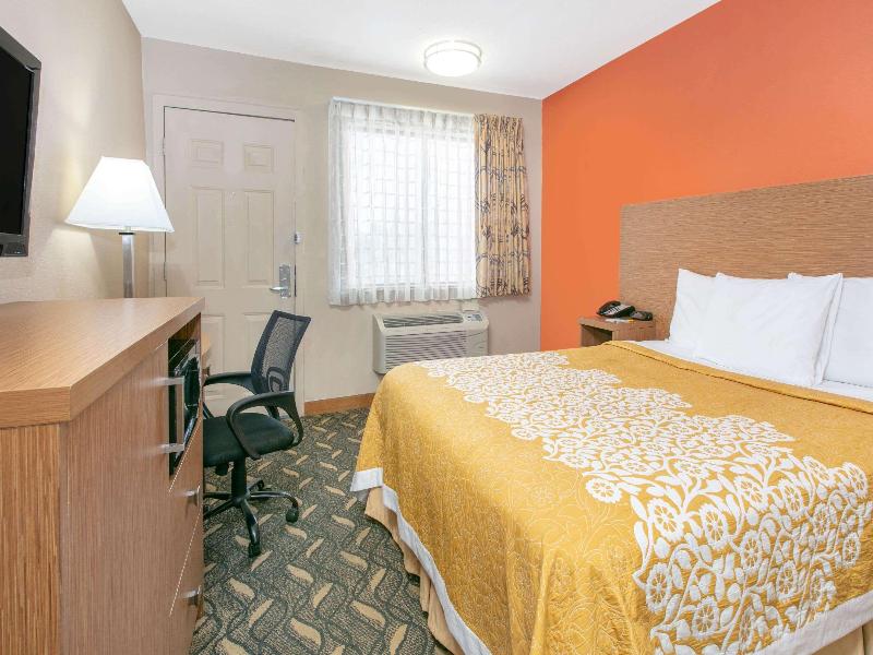 Days Inn & Suites by Wyndham Arlington Near Six Fl image