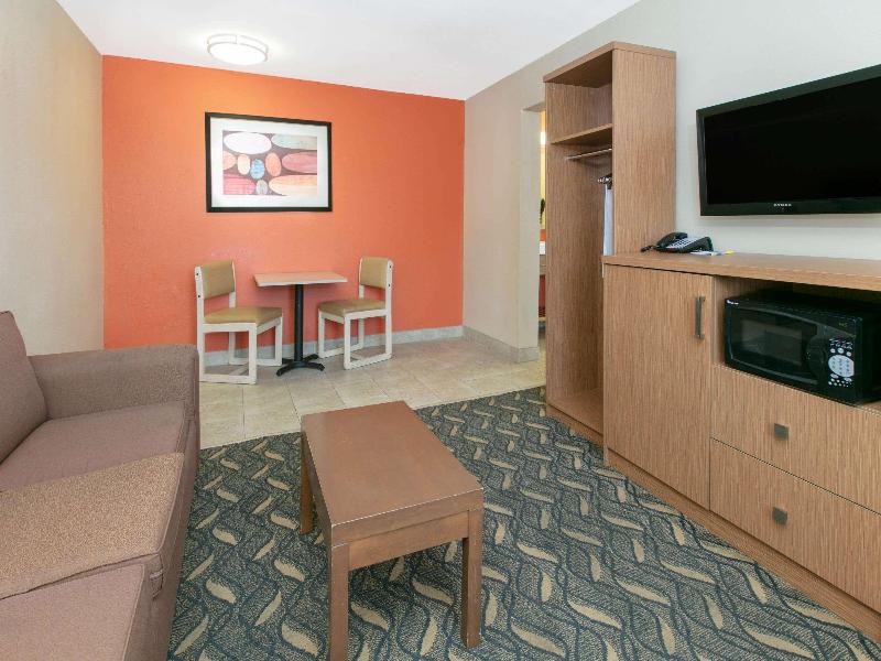 Days Inn & Suites by Wyndham Arlington Near Six Fl image
