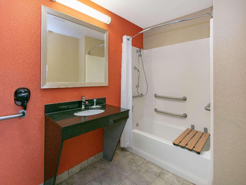 Days Inn & Suites by Wyndham Arlington Near Six Fl image