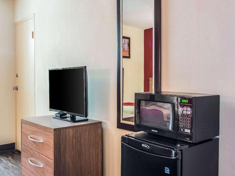 Econo Lodge image