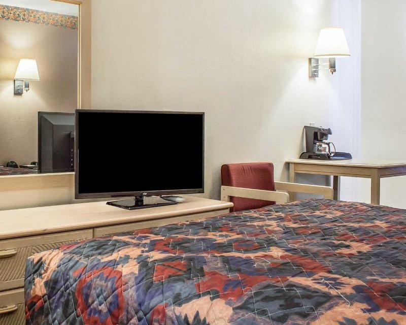 Quality Inn Winslow I-40 image