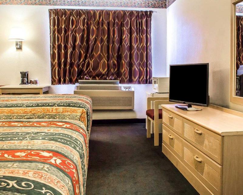 Quality Inn Winslow I-40 image