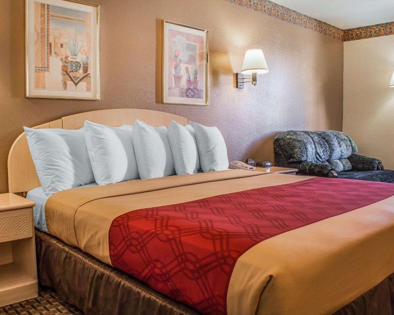 Quality Inn Winslow I-40 image