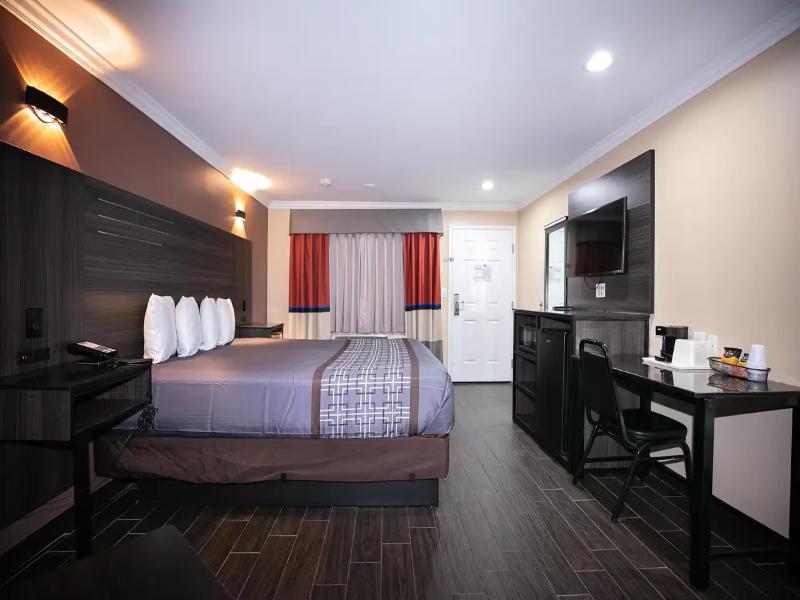 Rodeway Inn & Suites Norwalk image