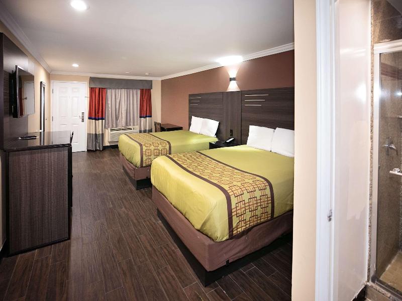 Rodeway Inn & Suites Norwalk image