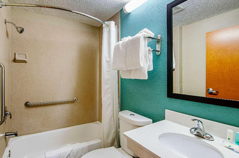 Quality Inn & Suites Bristol image