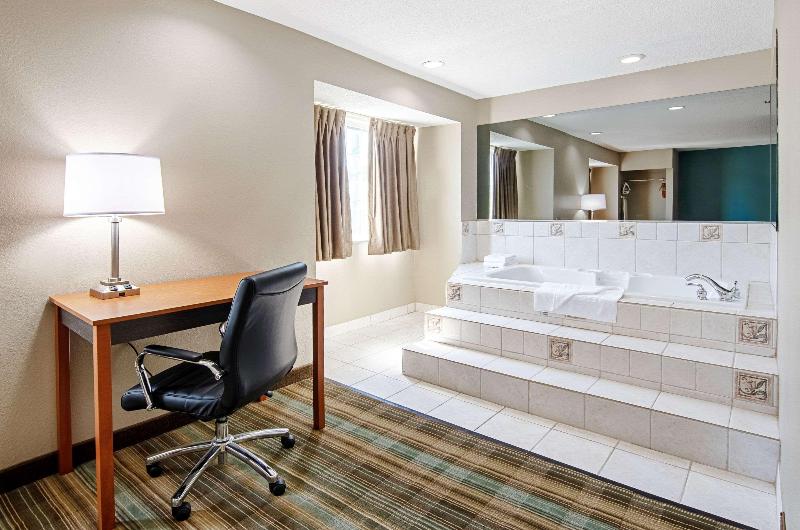 Quality Inn & Suites Bristol image