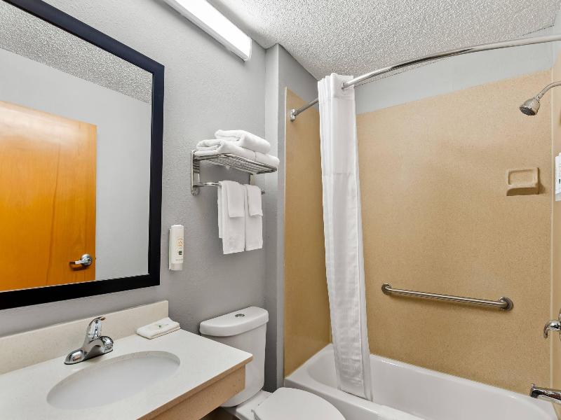 Quality Inn & Suites Bristol image