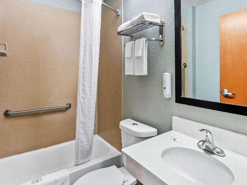 Quality Inn & Suites Bristol image