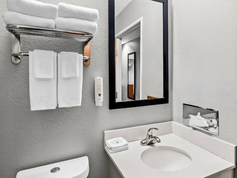 Quality Inn & Suites Bristol image