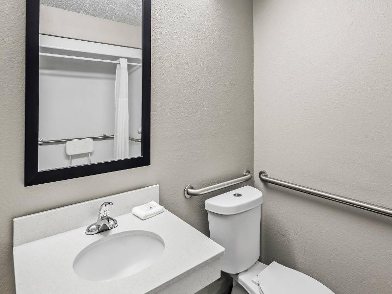 Quality Inn & Suites Bristol image