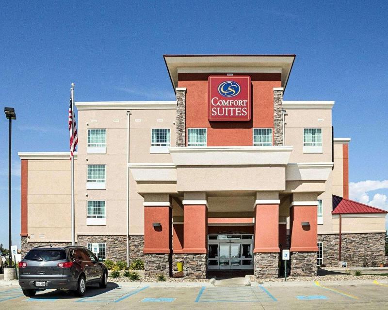 Comfort Suites Minot image