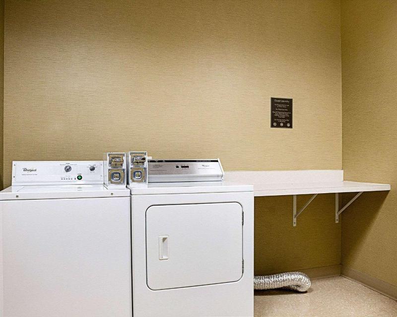 Comfort Suites Minot image