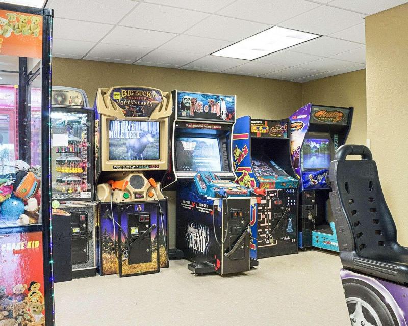Comfort Suites Minot image