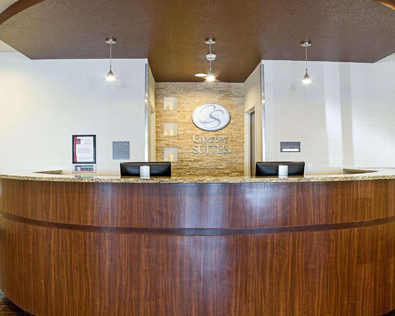 Comfort Suites Minot image