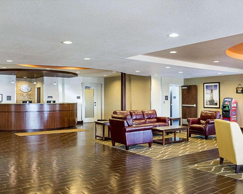 Comfort Suites Minot image