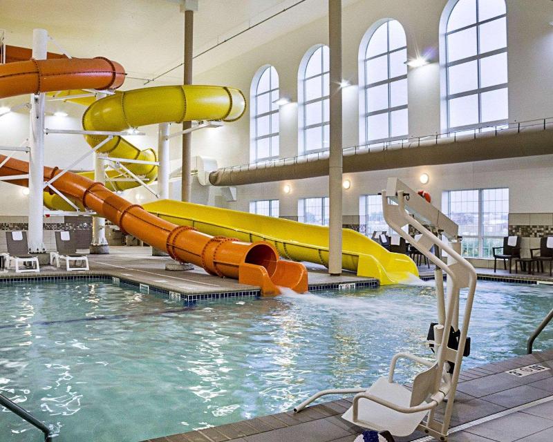 Comfort Suites Minot image