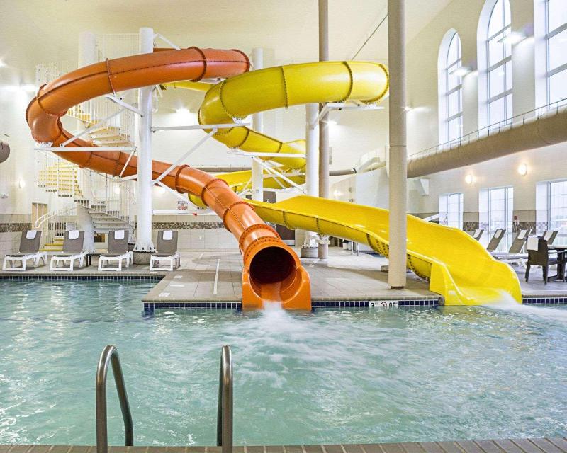 Comfort Suites Minot image