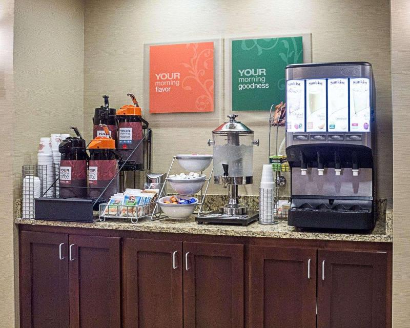 Comfort Suites Minot image