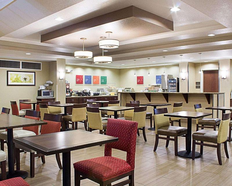 Comfort Suites Minot image
