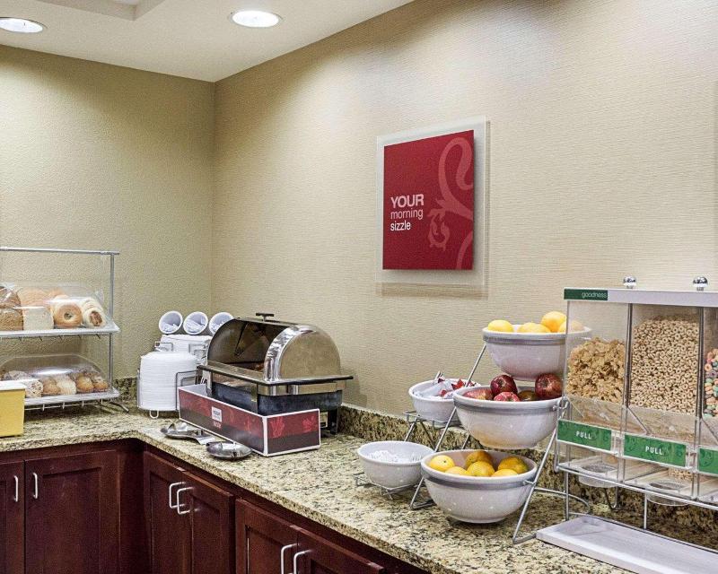 Comfort Suites Minot image
