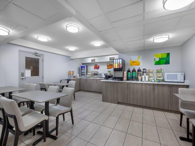 Quality Inn & Suites Niagara Falls — photo 98