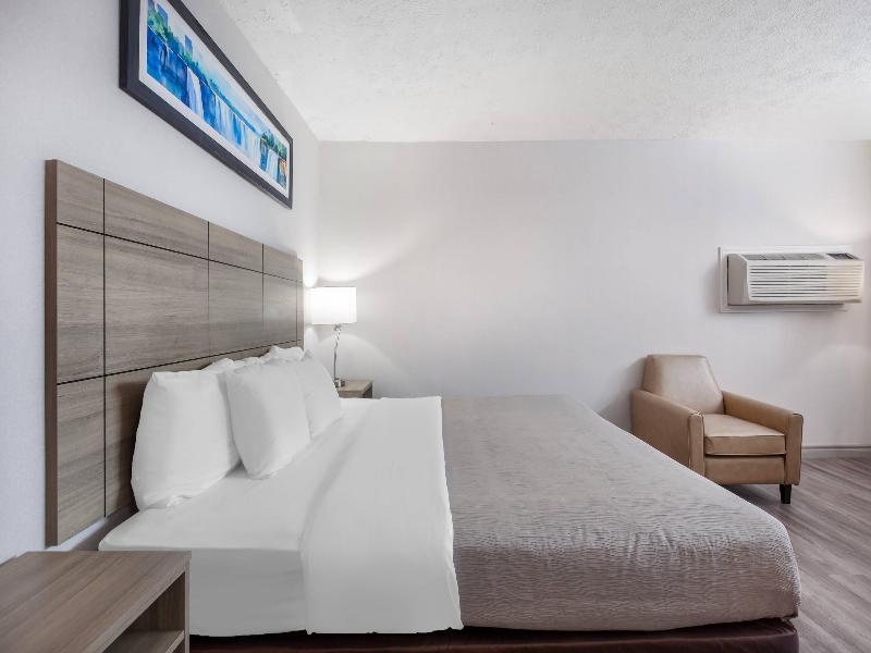 Quality Inn & Suites Niagara Falls