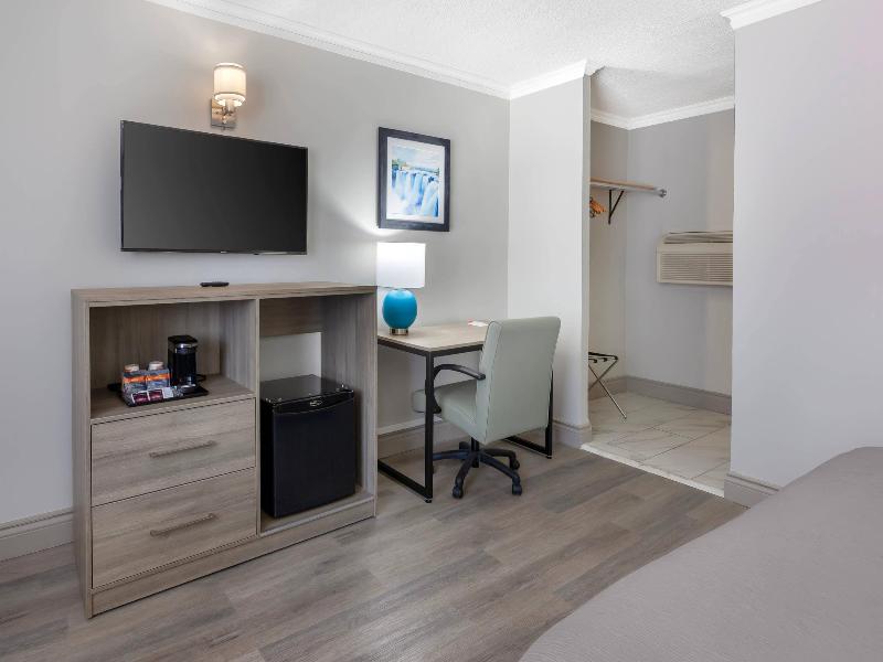 Quality Inn & Suites Niagara Falls — photo 101