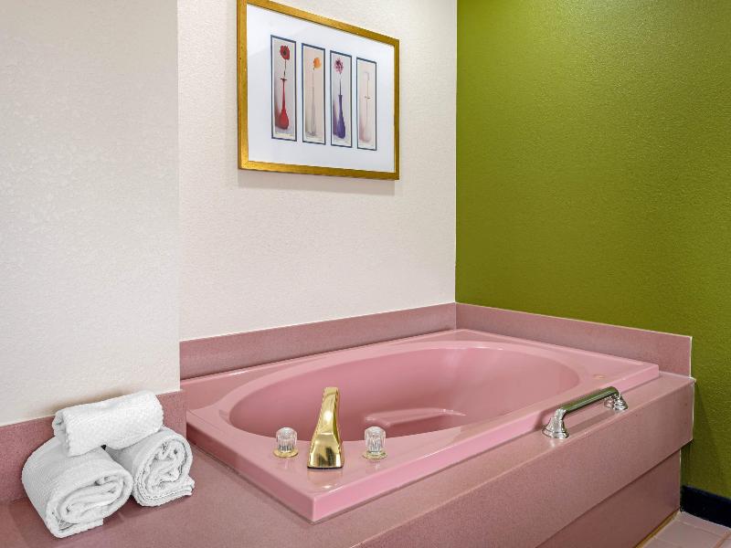 Quality Inn & Suites Goshen Area image