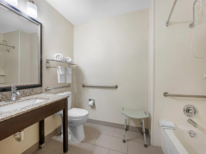 Quality Inn & Suites Goshen Area image
