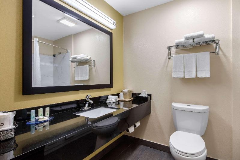 Quality Inn Cadiz image