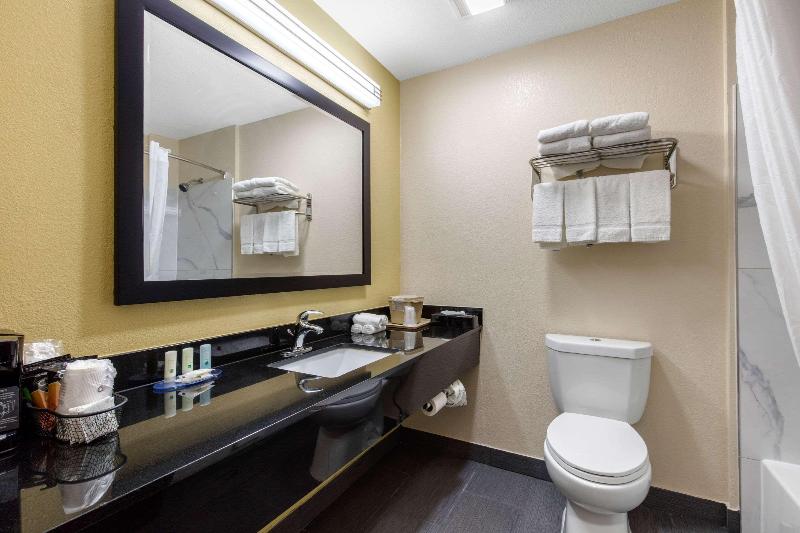 Quality Inn Cadiz image
