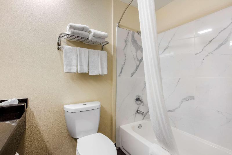 Quality Inn Cadiz image