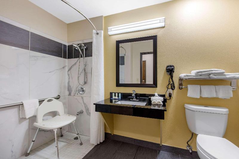 Quality Inn Cadiz image