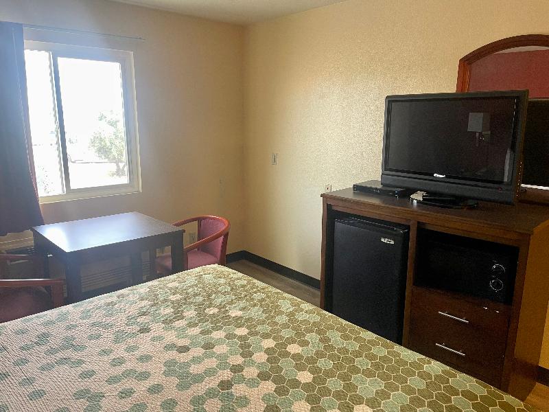 Econo Lodge Inn & Suites Corning Travel Center image