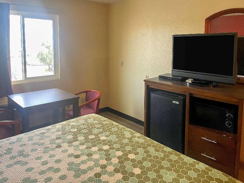 Econo Lodge Inn & Suites Corning Travel Center image