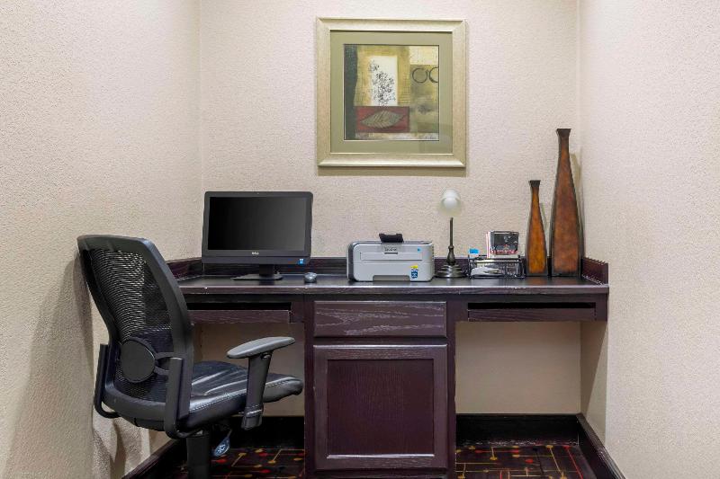 Quality Inn & Suites Groesbeck image